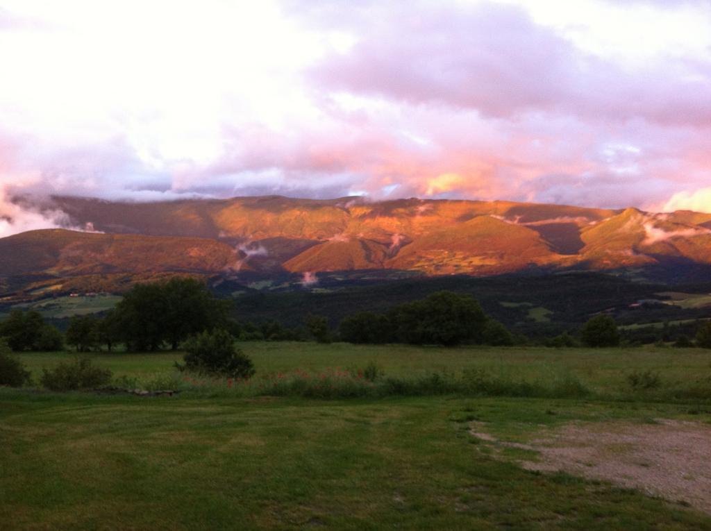לינה וארוחת בוקר Comps  Weekend En Provence חדר תמונה